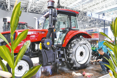 驱动下的农机可矫捷完成精准播种、变量